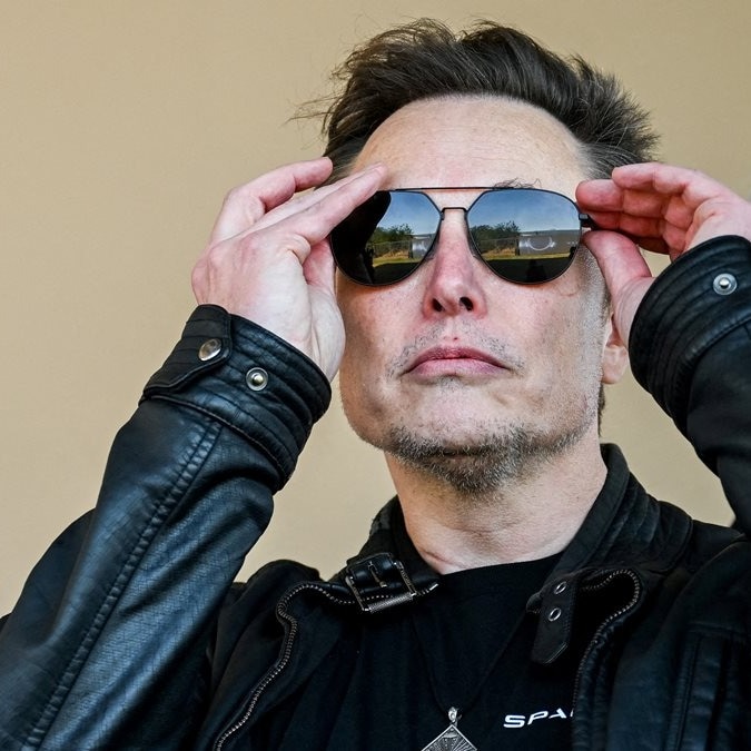 Elon MUsk vs Donald Trump